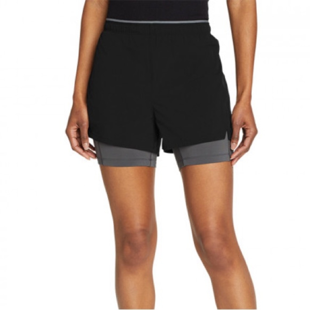 Eddie Bauer Women’s Cove Trail Short size large NWT Black and grey.